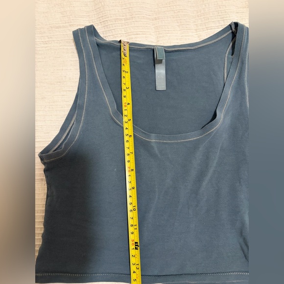 Skims Cropped Tank - Picture 7 of 8